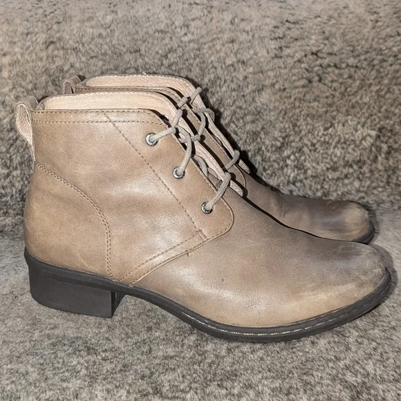 Bogs Kristina Chukka Boot Leather Waterproof Taupe Women's 9.5 - Picture 1 of 13